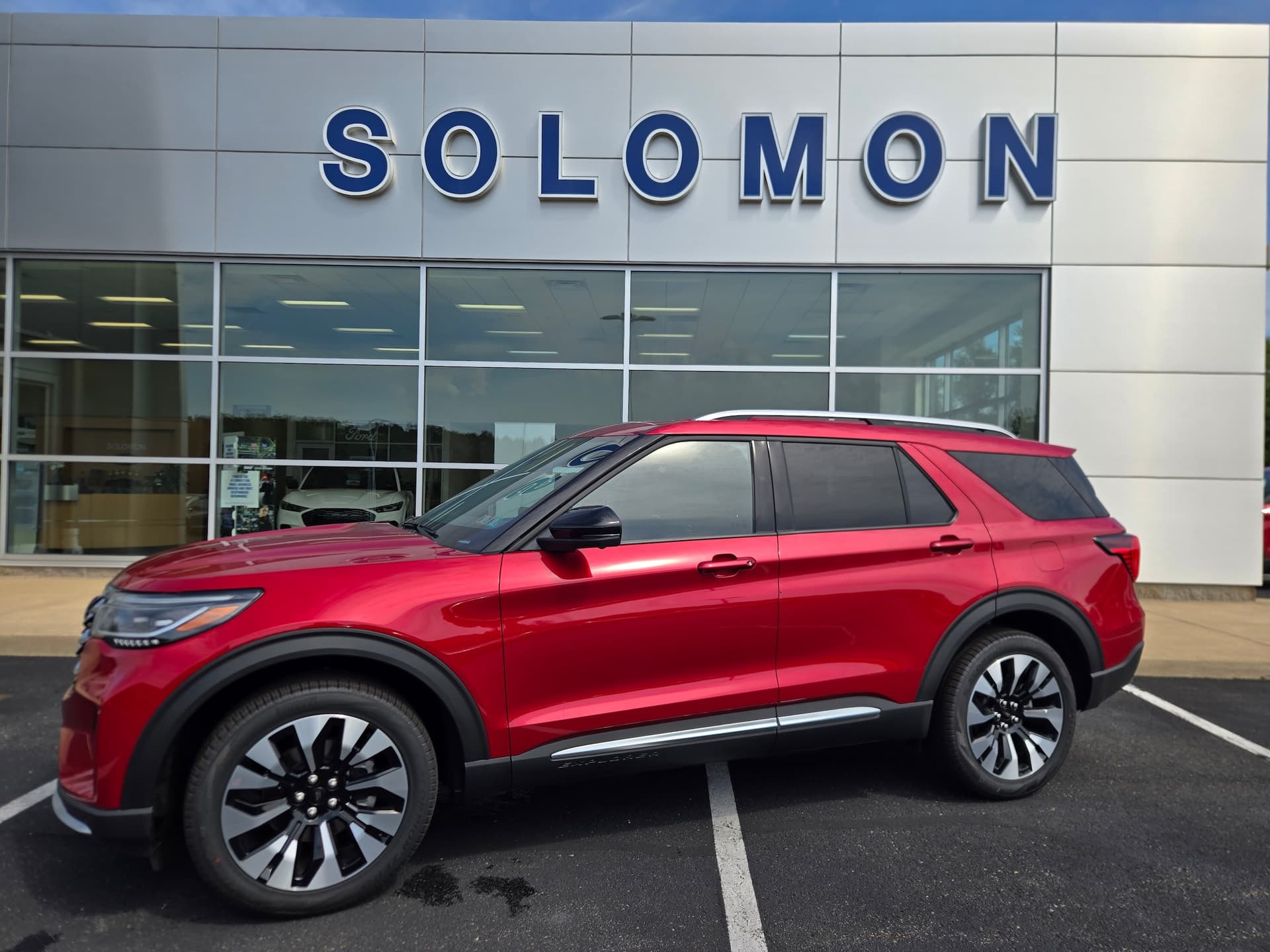 2026 Ford Explorer Platinum — photo 1 of 28