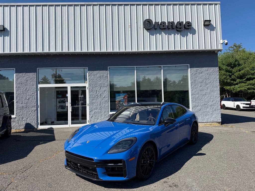 2026 Porsche Panamera GTS — photo 1 of 19