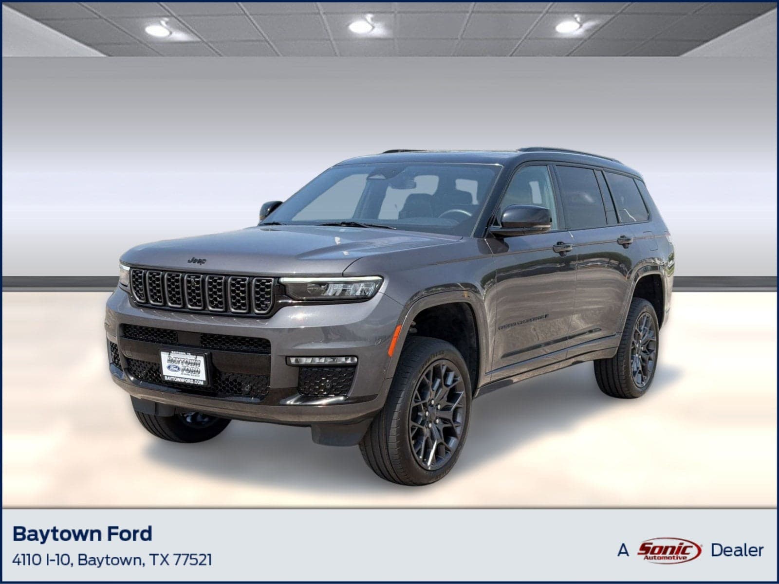 2025 Jeep Grand Cherokee L Summit — photo 1 of 31