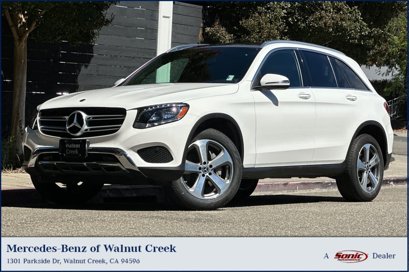 2019 Mercedes-Benz GLC 300 4MATIC SUV — photo 1 of 36