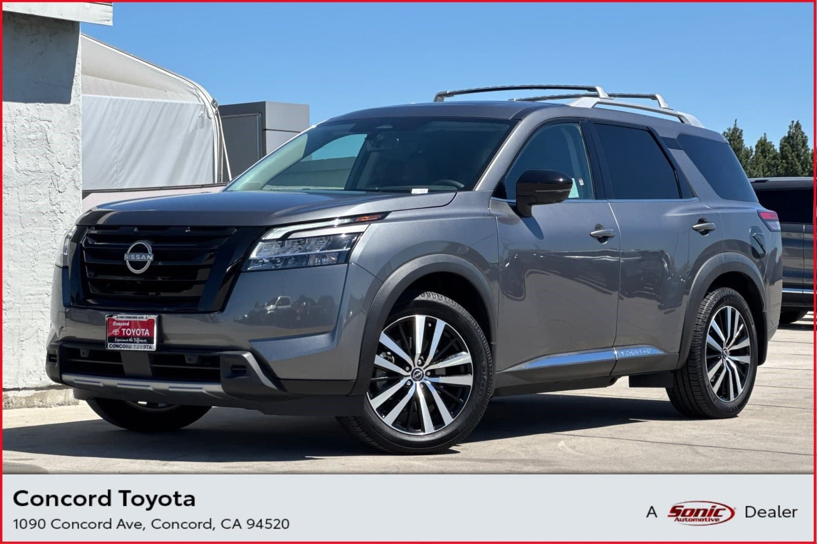 2024 Nissan Pathfinder Platinum — photo 1 of 35