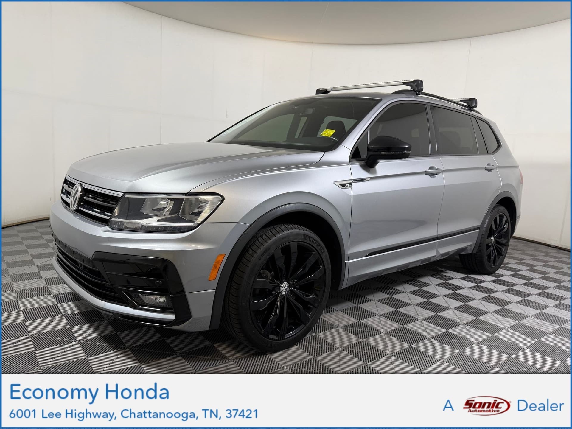 2021 Volkswagen Tiguan SE R-Line Black — photo 1 of 26