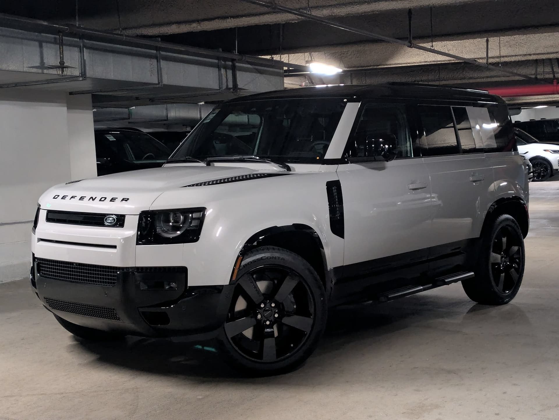 2026 Land Rover Defender 110 X-Dynamic SE — photo 1 of 31
