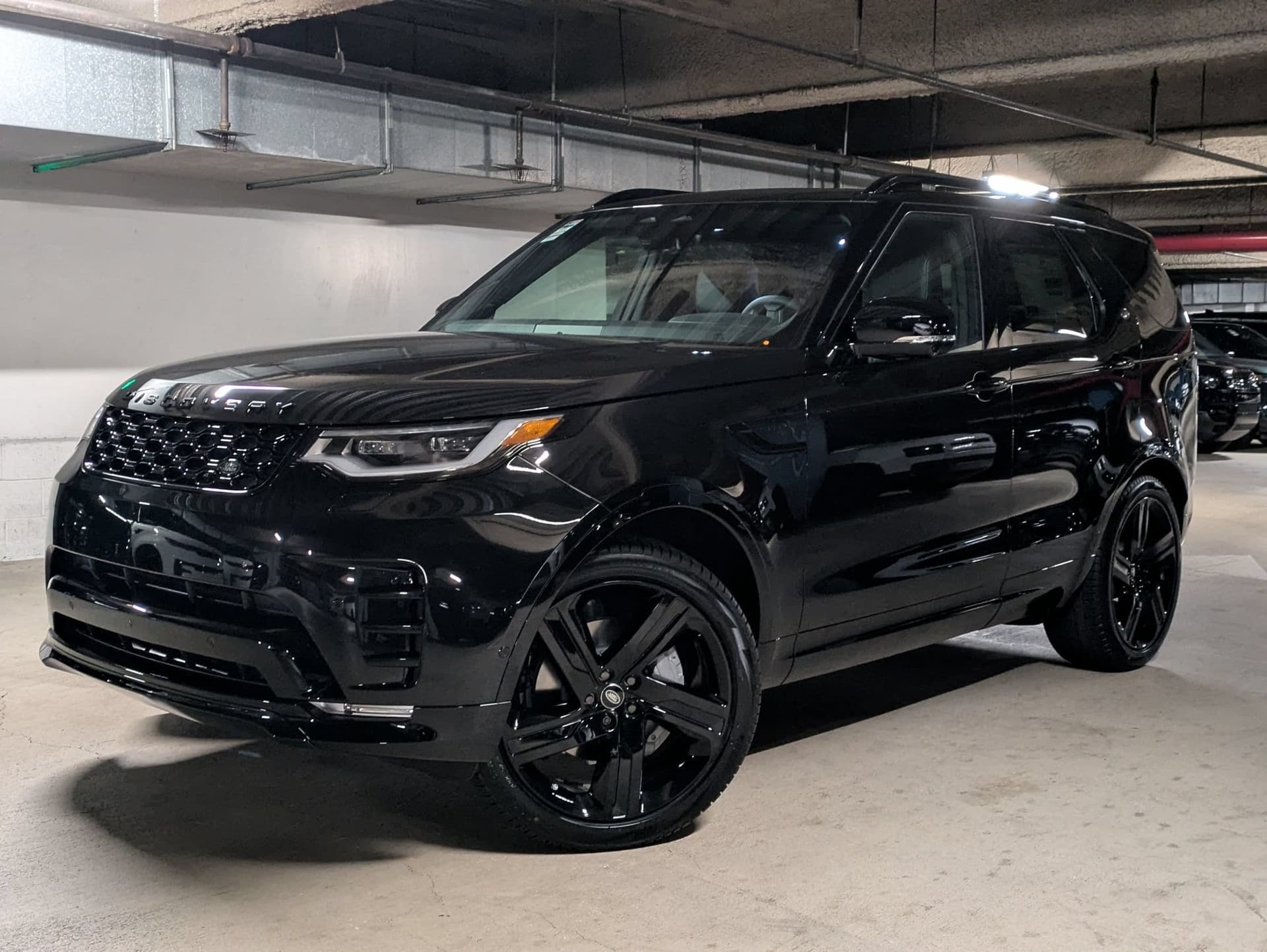 2026 Land Rover Discovery Dynamic SE — photo 1 of 31