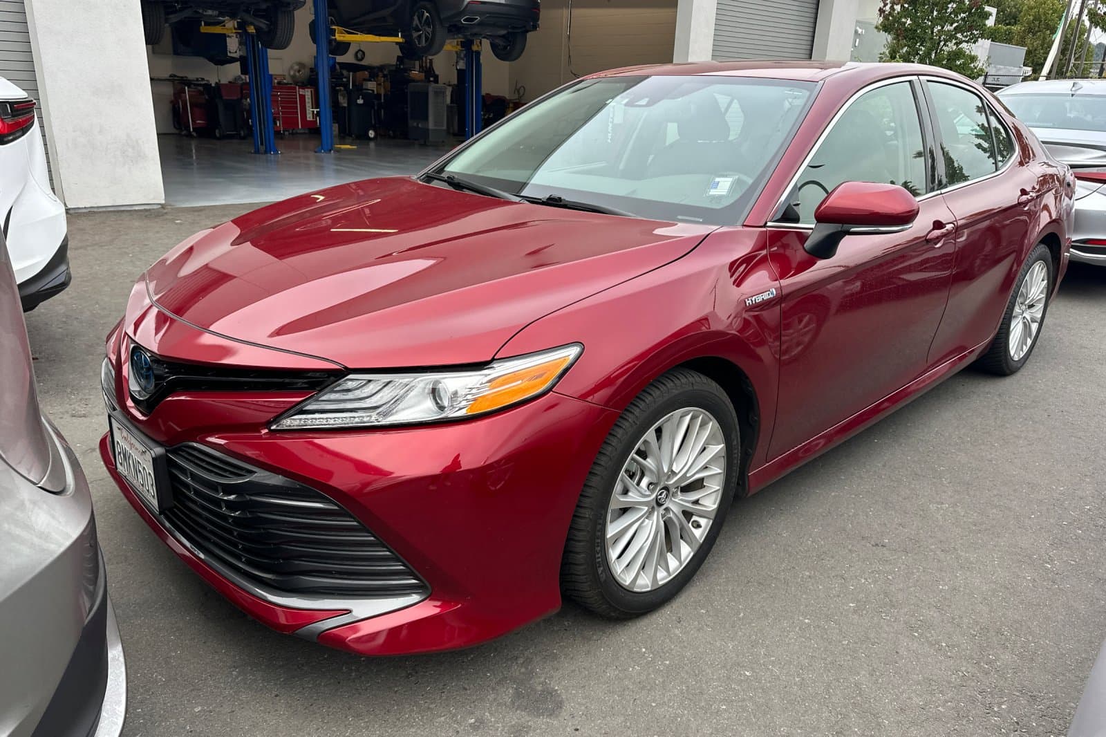 2019 Toyota Camry Hybrid XLE — photo 1 of 3