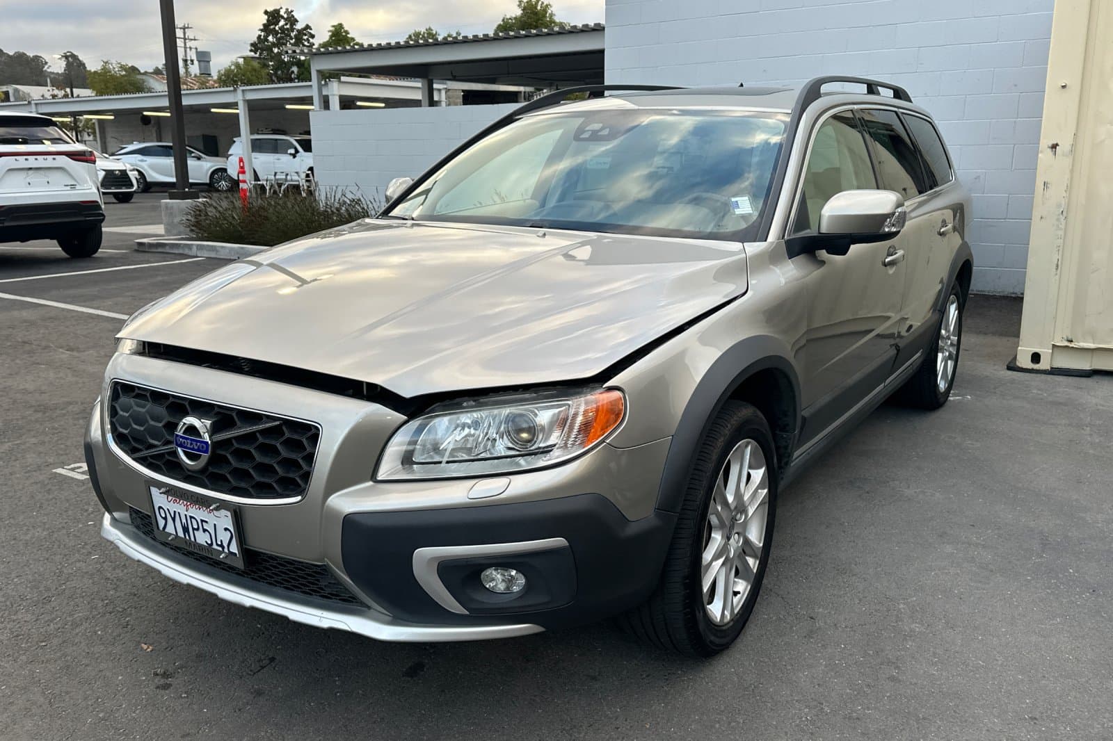 2016 Volvo XC70 T5 Drive-E Platinum — photo 1 of 3