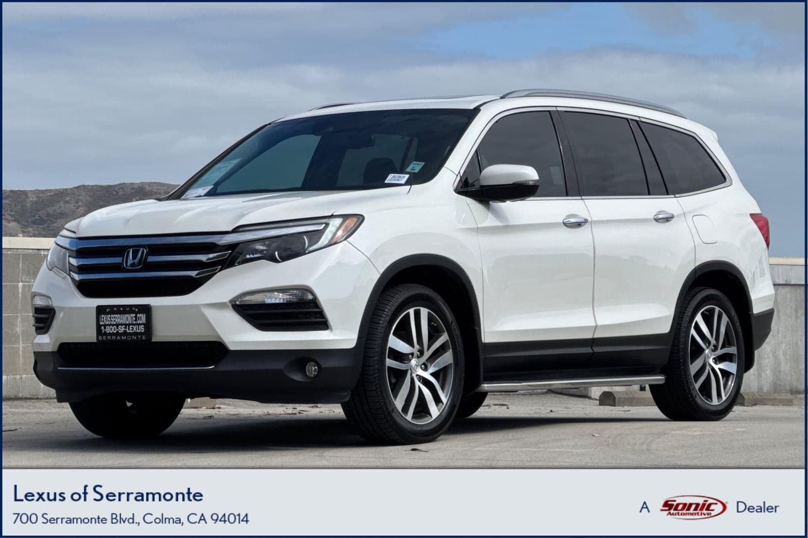 2018 Honda Pilot Touring — photo 1 of 37