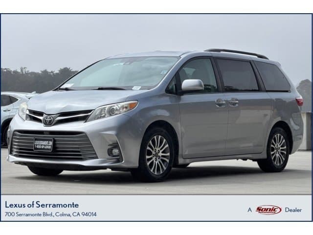 2018 Toyota Sienna XLE 8 Passenger — photo 1 of 36