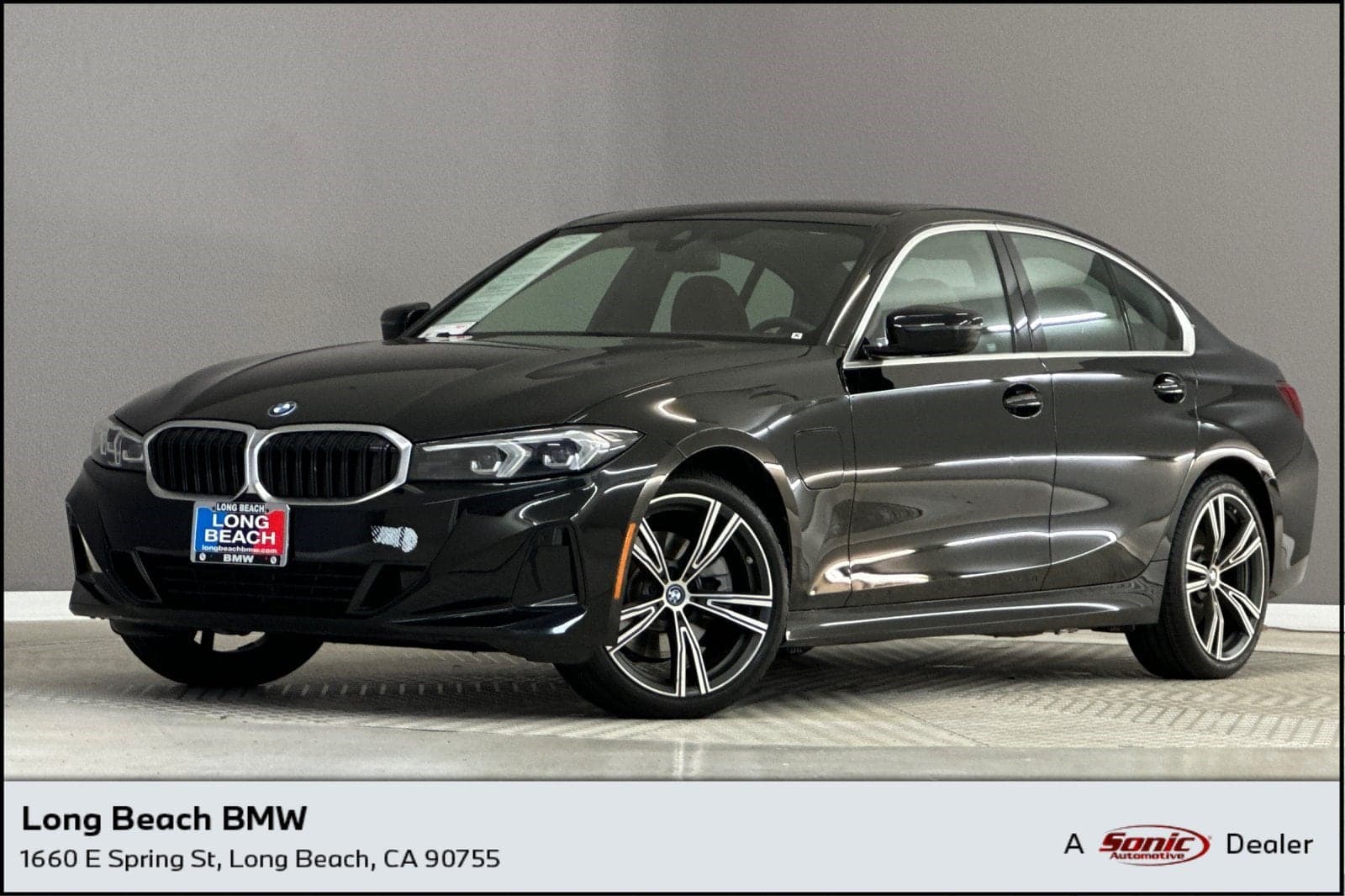 2024 BMW 3 Series 330e — photo 1 of 35