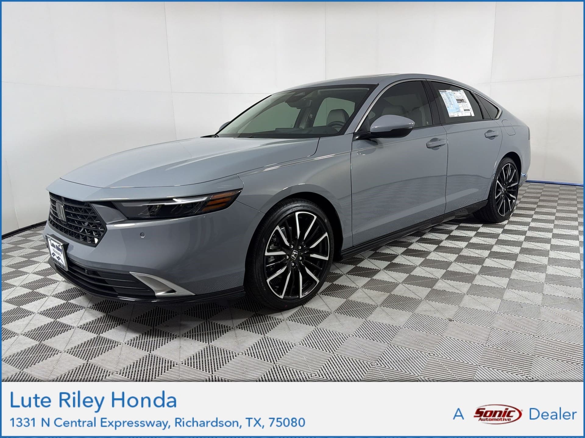 2026 Honda Accord Hybrid Touring — photo 1 of 34