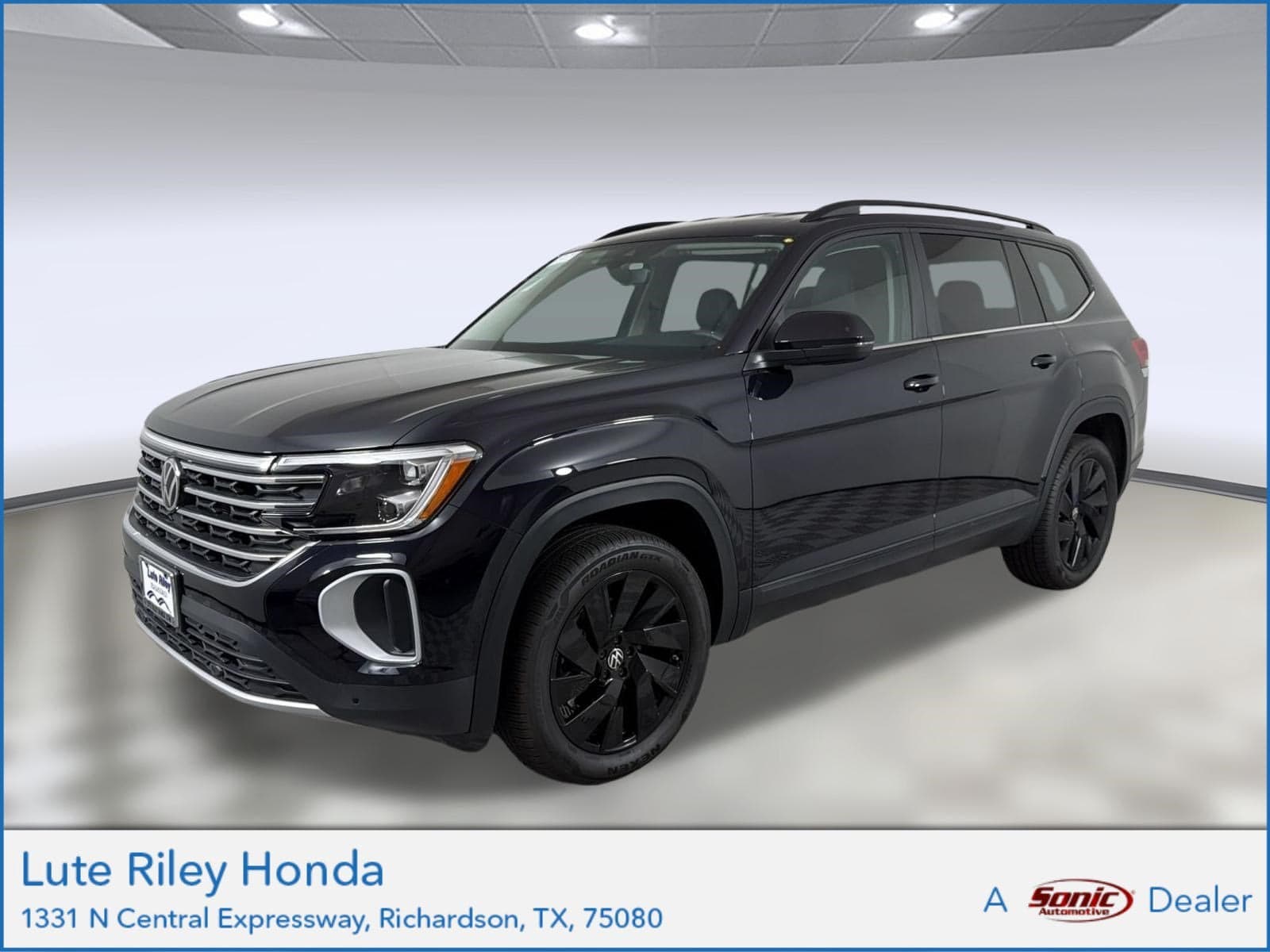 2026 Volkswagen Atlas SE w/Technology — photo 1 of 32