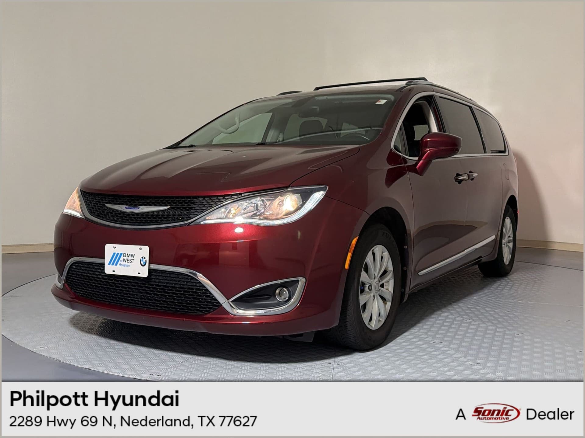 2019 Chrysler Pacifica Touring L — photo 1 of 25