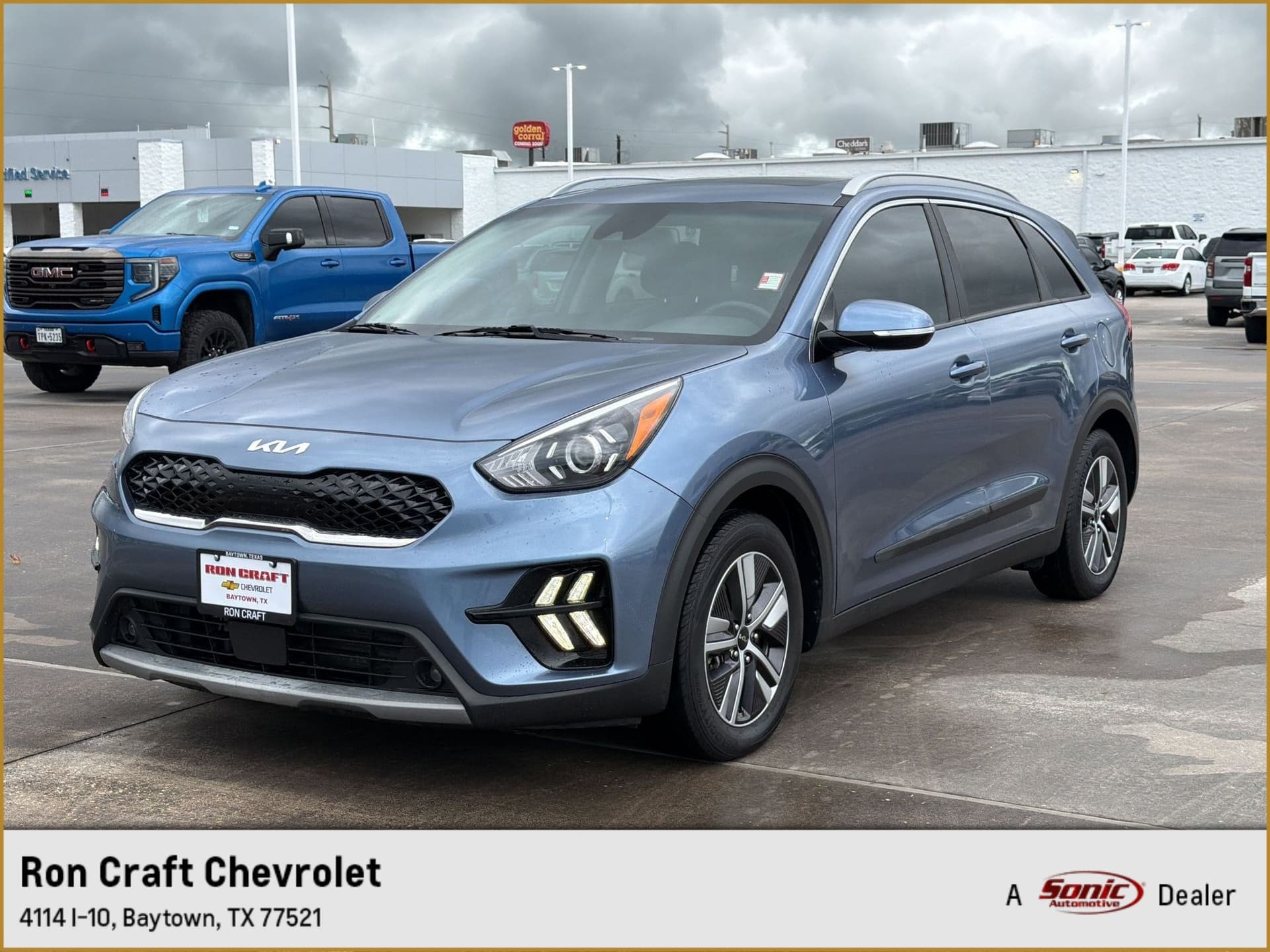 2022 Kia Niro EX Premium — photo 1 of 30