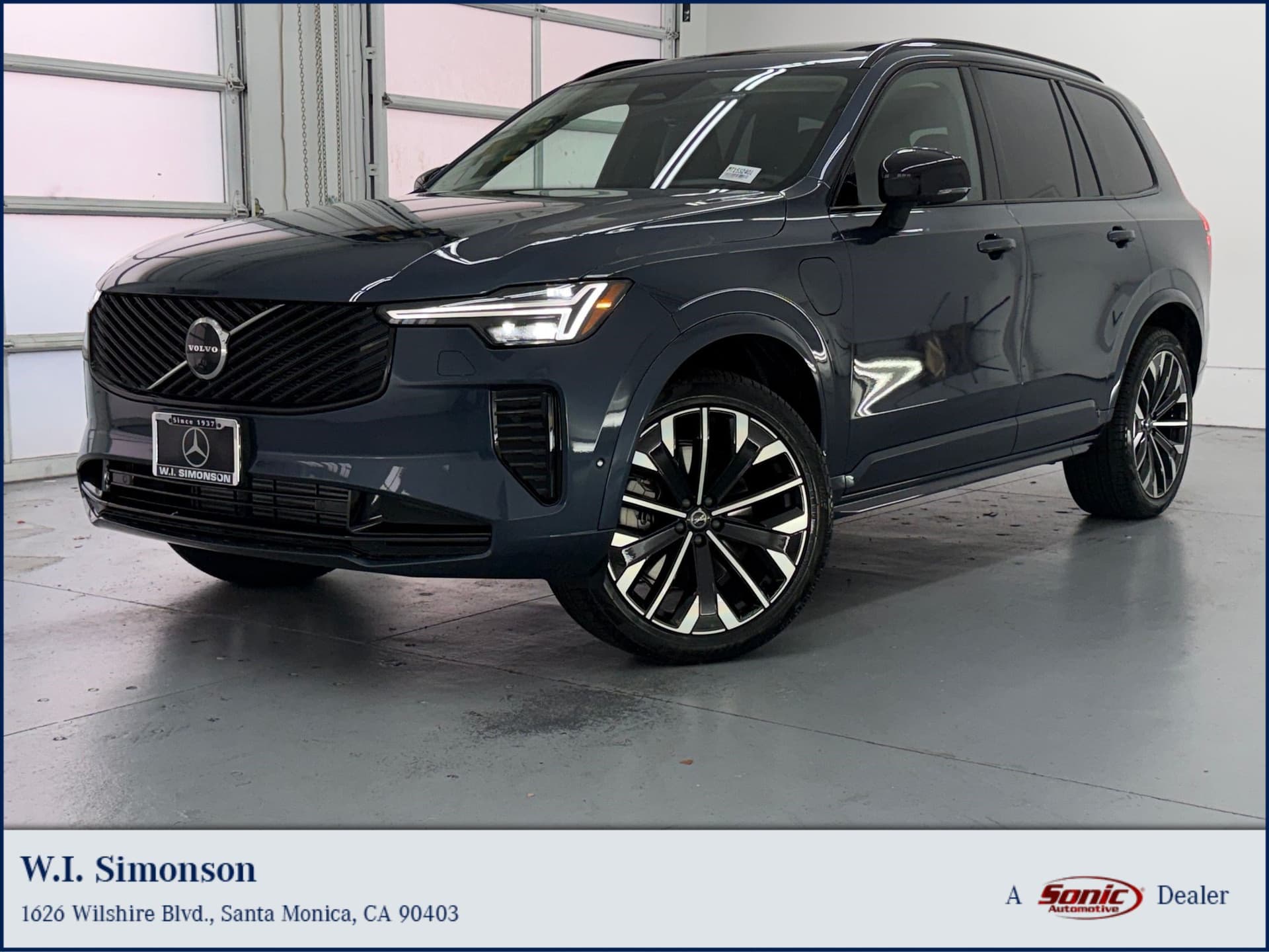 2026 Volvo XC90 Plug-In Hybrid Ultra Dark Theme — photo 1 of 34