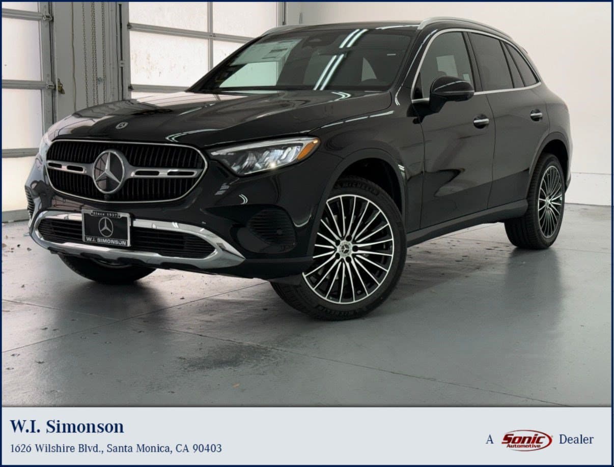 2027 Mercedes-Benz GLC GLC 300 — photo 1 of 33