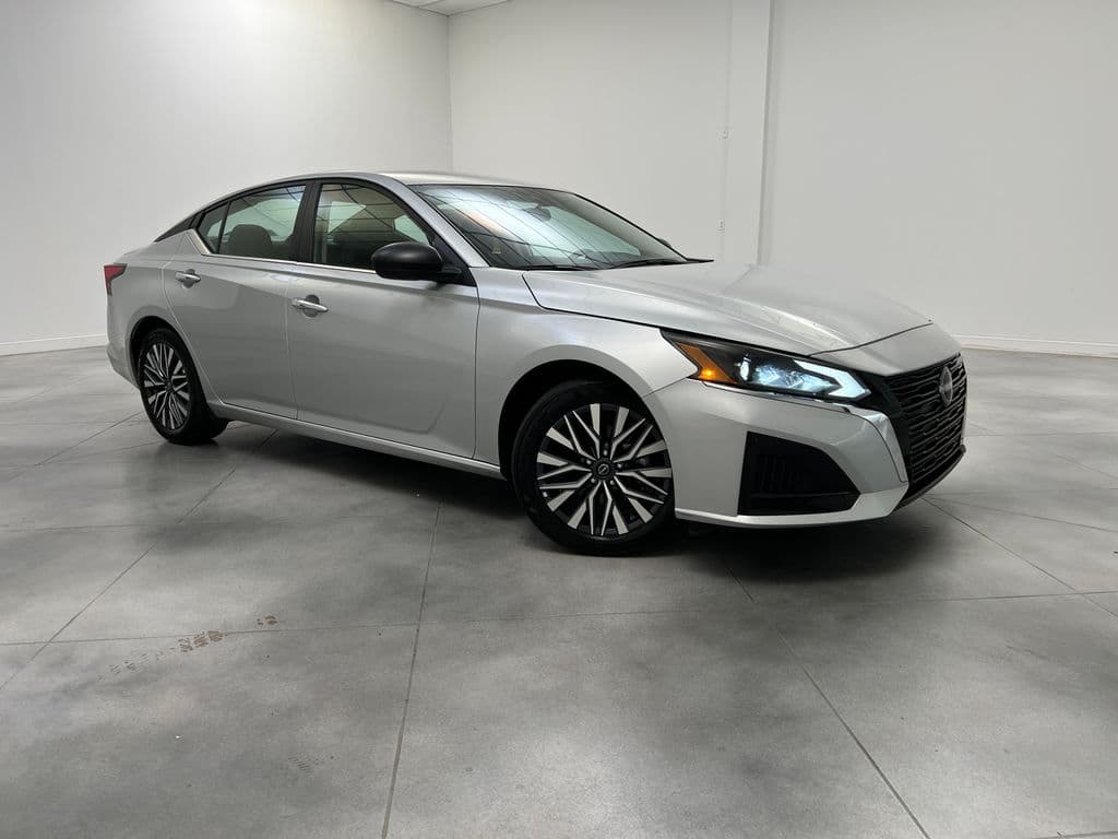 2025 Nissan Altima SV — photo 1 of 65