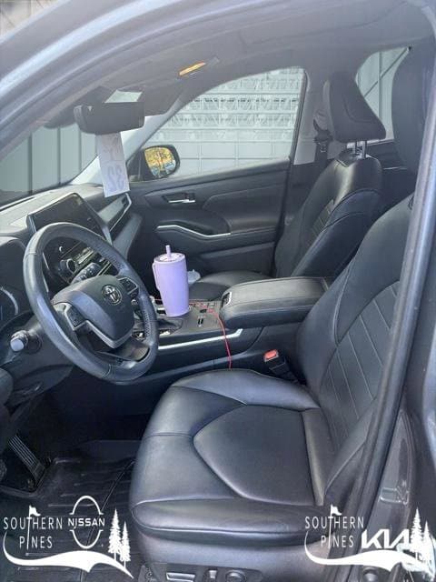 2023 Toyota Highlander Hybrid XLE — photo 1 of 14