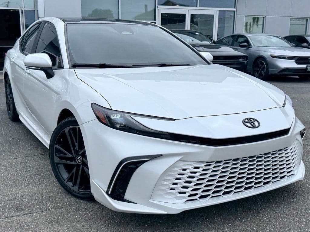 2025 Toyota Camry XSE — photo 1 of 25