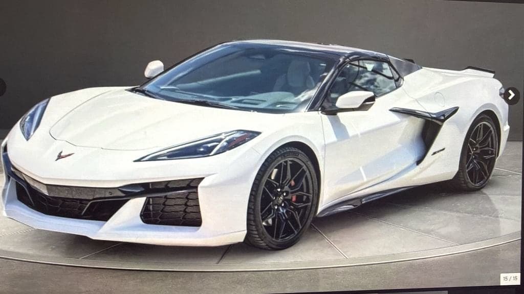 2024 Chevrolet Corvette 2LZ — photo 1 of 4