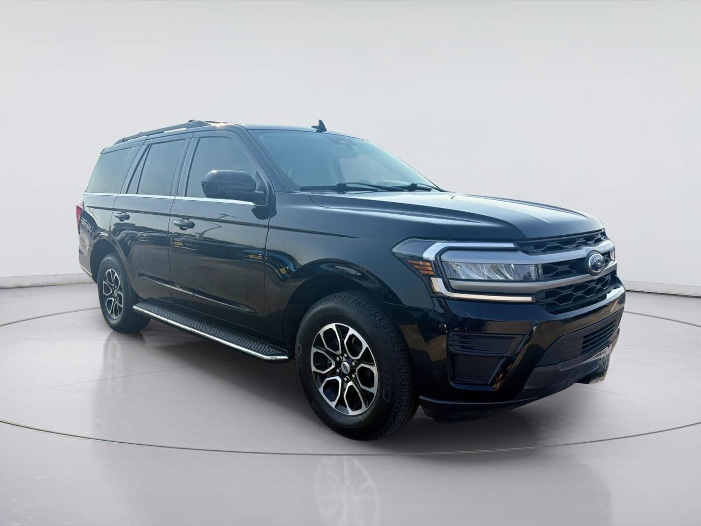 2023 Ford Expedition XLT — photo 1 of 21