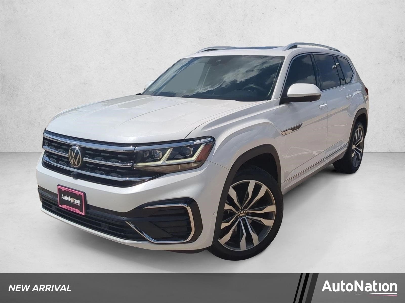 2023 Volkswagen Atlas 3.6L V6 SEL Premium R-Line — photo 1 of 23