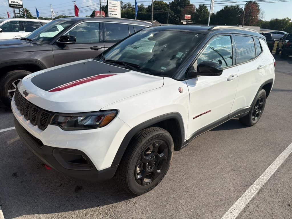 2024 Jeep Compass Trailhawk — photo 1 of 7