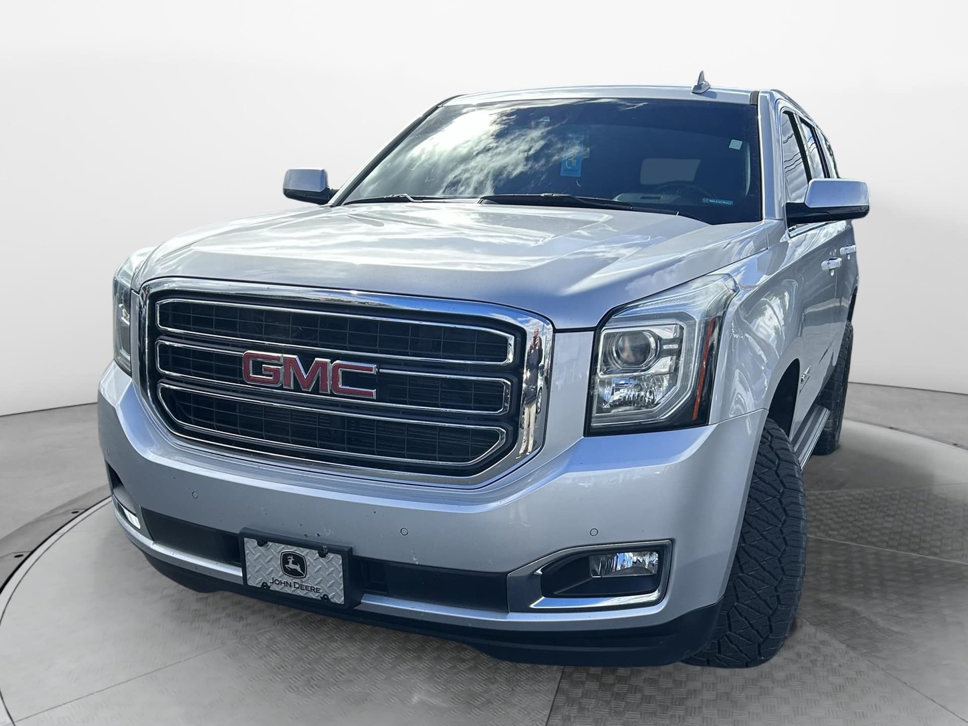 2019 GMC Yukon SLT Standard Edition — photo 1 of 12