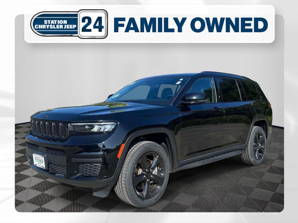 2023 Jeep Grand Cherokee L Laredo — photo 1 of 32