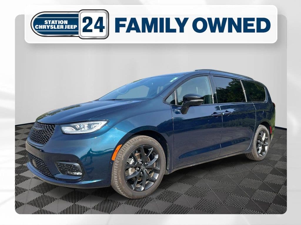 2025 Chrysler Pacifica Limited — photo 1 of 43