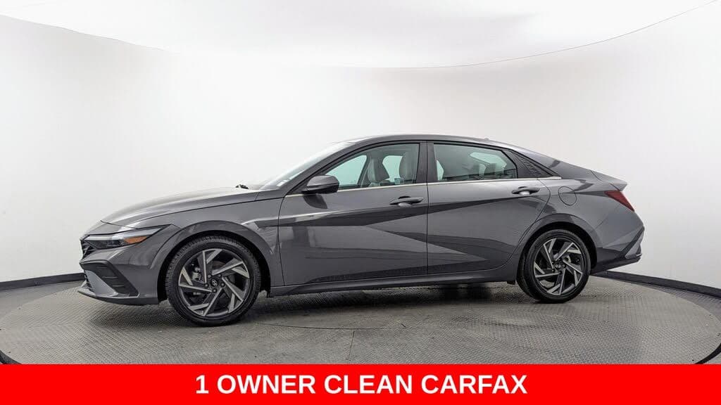 2025 Hyundai Elantra Limited — photo 1 of 8