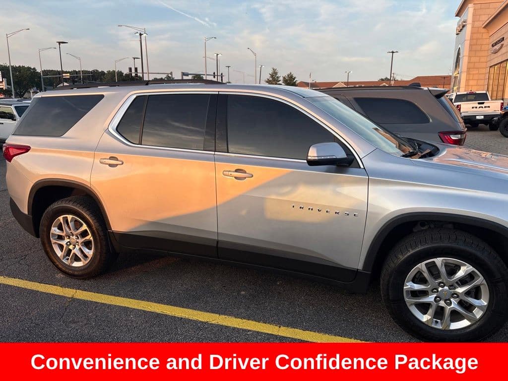 2021 Chevrolet Traverse LT Cloth w/1LT — photo 1 of 4