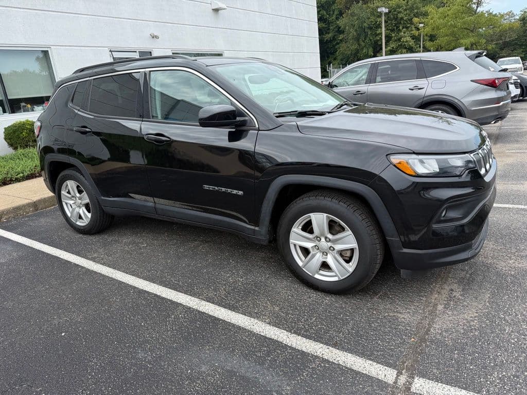 2022 Jeep Compass Latitude — photo 1 of 12