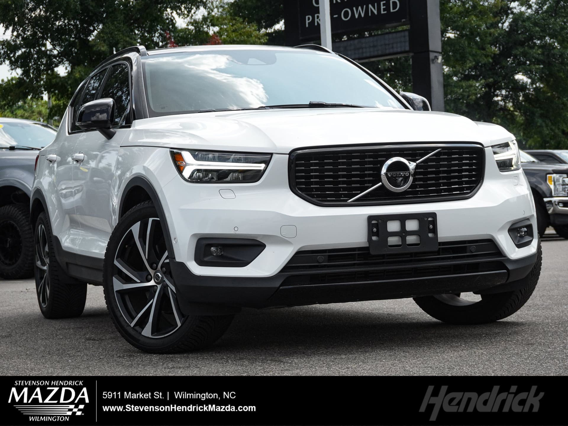 2021 Volvo XC40 R-Design — photo 1 of 36