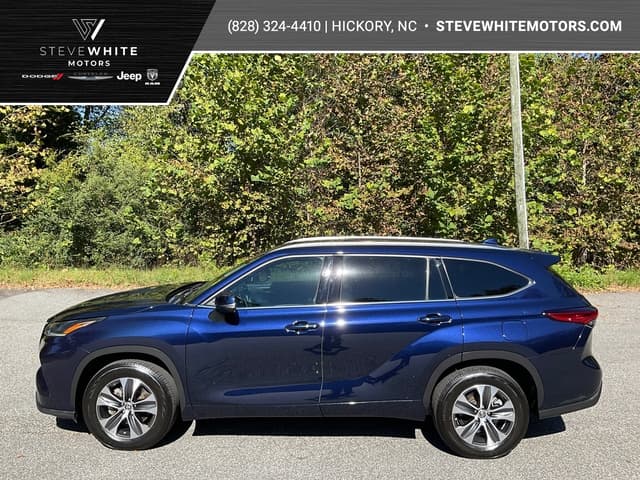 2021 Toyota Highlander XLE — photo 1 of 31