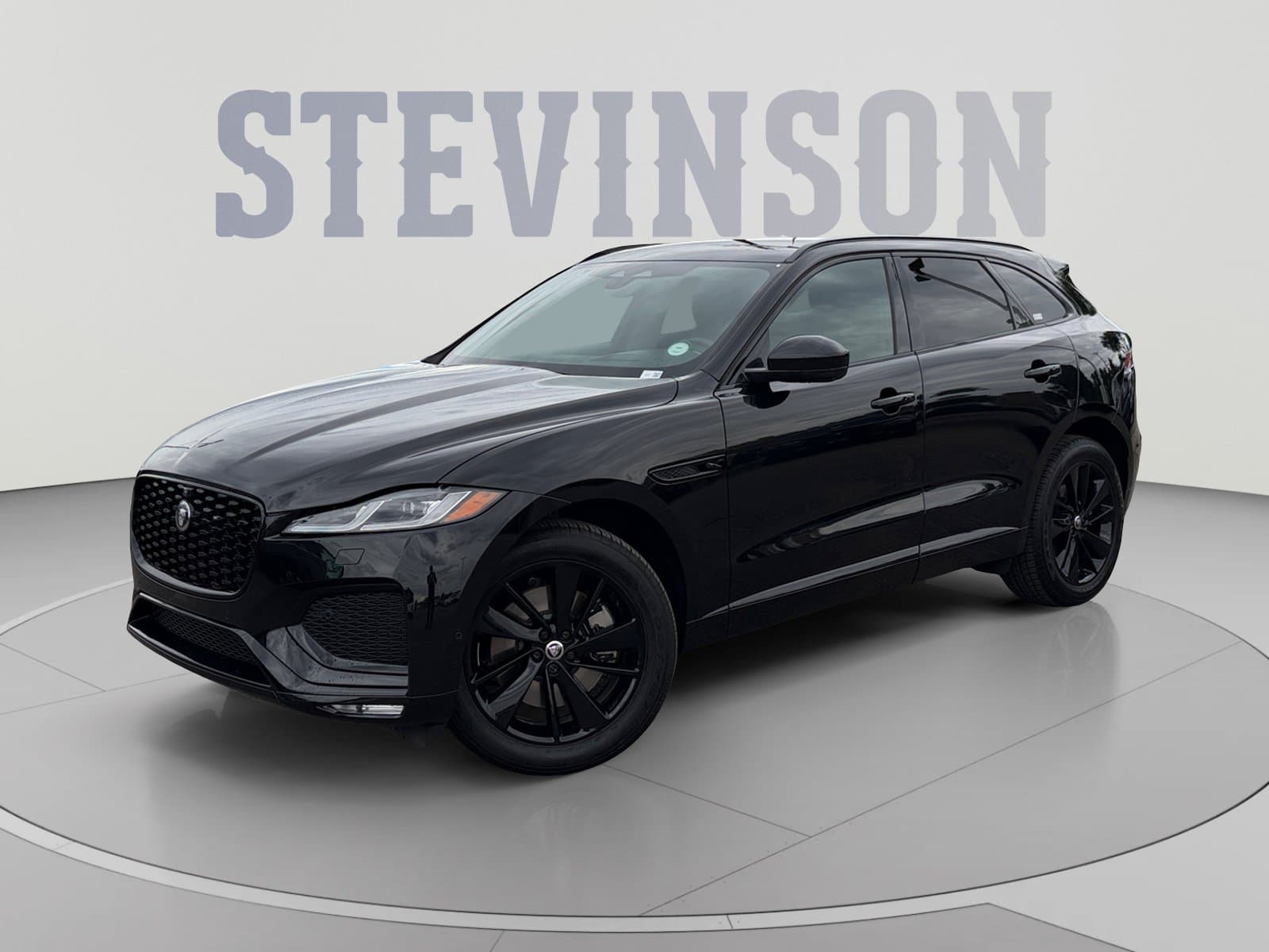 2026 Jaguar F-PACE R-Dynamic S — photo 1 of 32