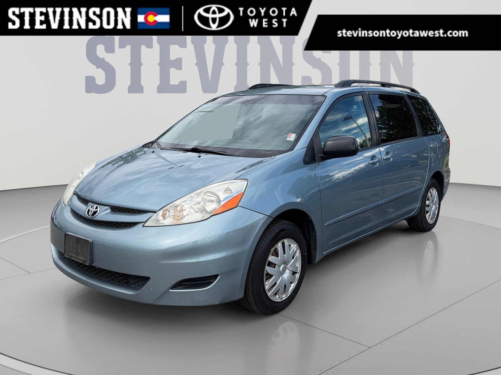 2009 Toyota Sienna LE — photo 1 of 33