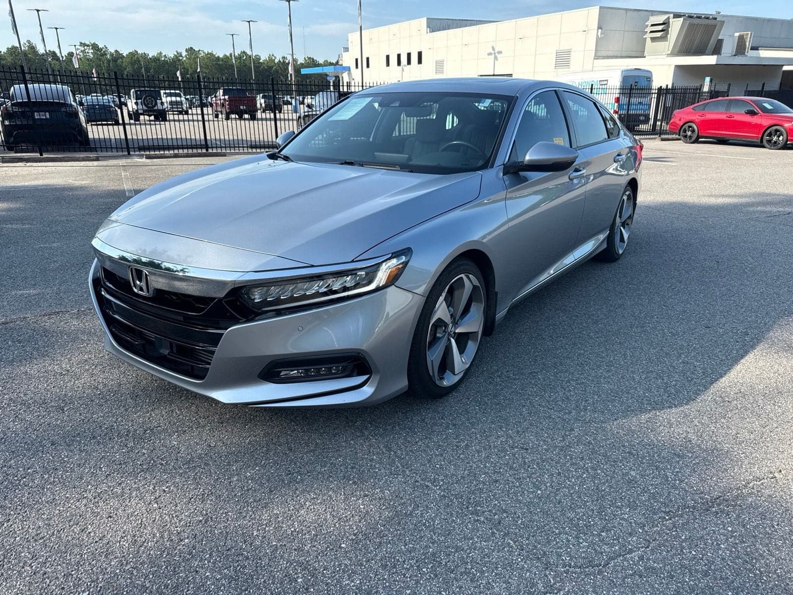2019 Honda Accord Touring 2.0T — photo 1 of 7
