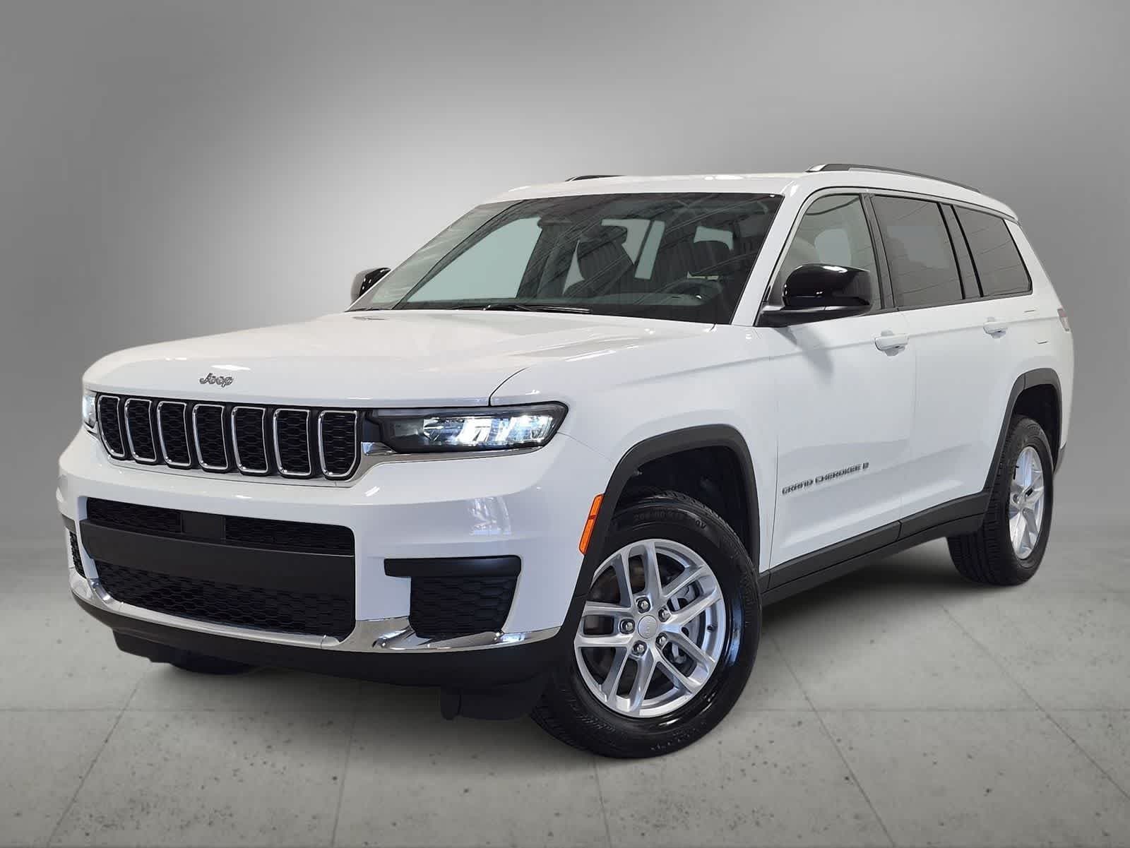 2023 Jeep Grand Cherokee L Laredo — photo 1 of 36