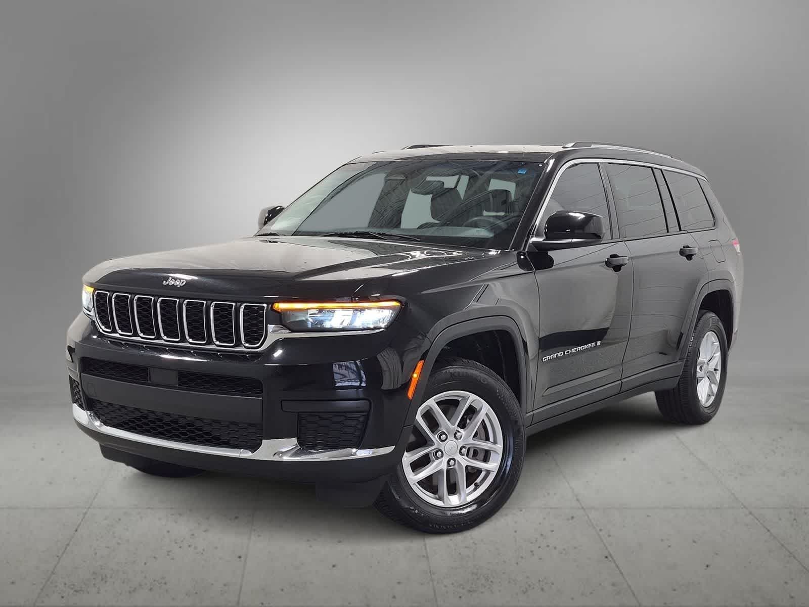 2023 Jeep Grand Cherokee L Laredo — photo 1 of 34