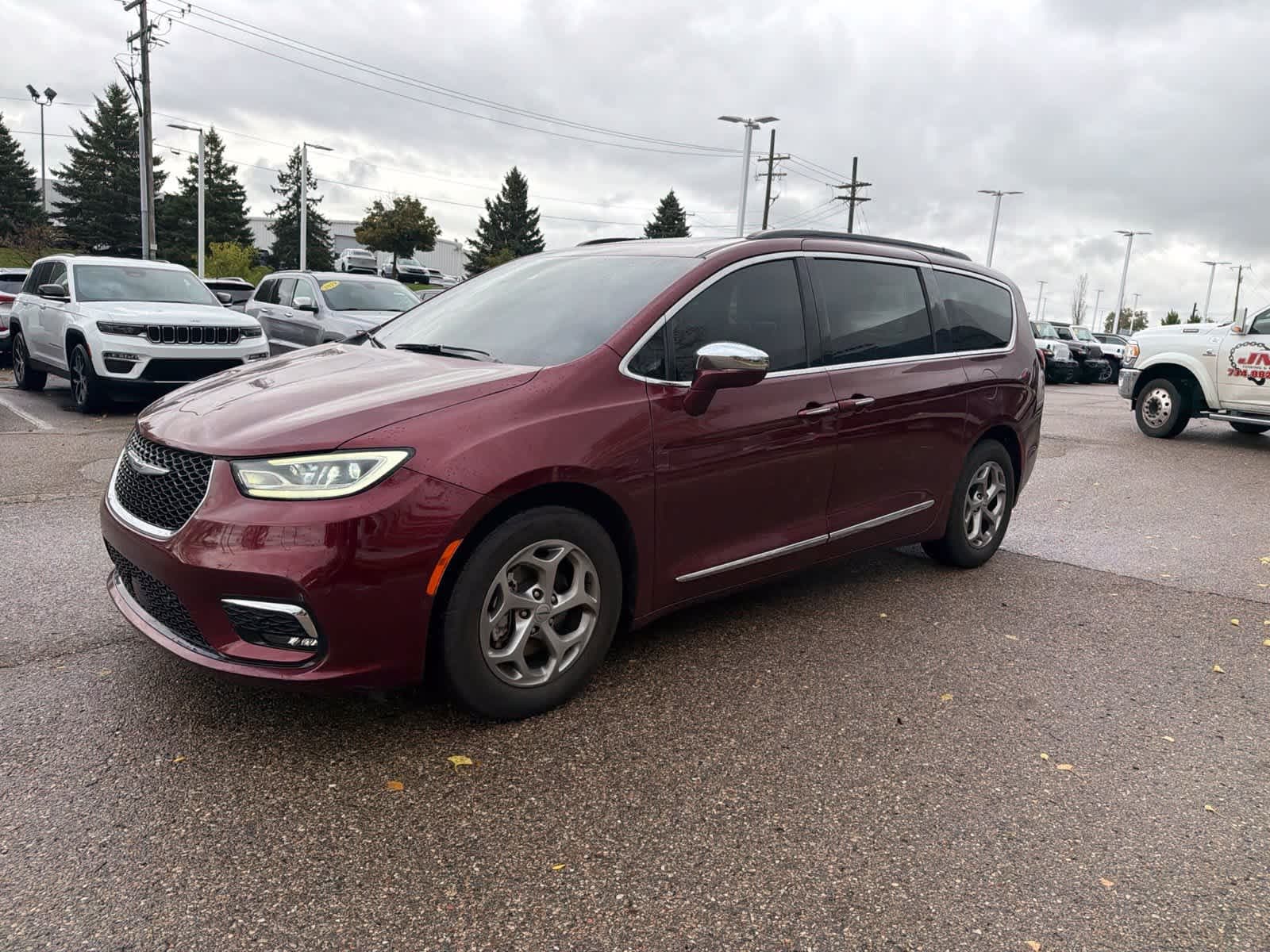 2022 Chrysler Pacifica Limited — photo 1 of 24