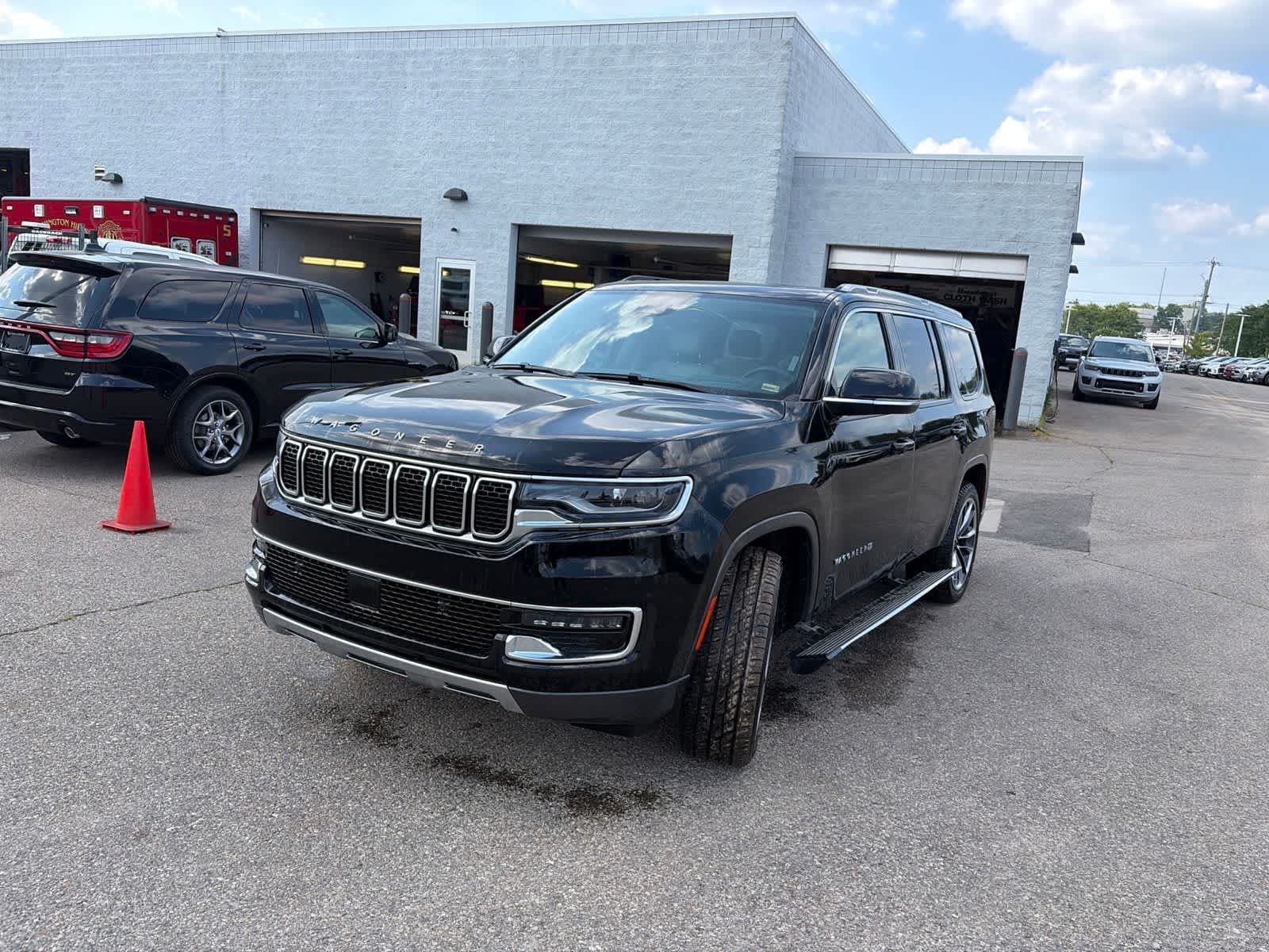 2022 Jeep Wagoneer Series III — photo 1 of 21