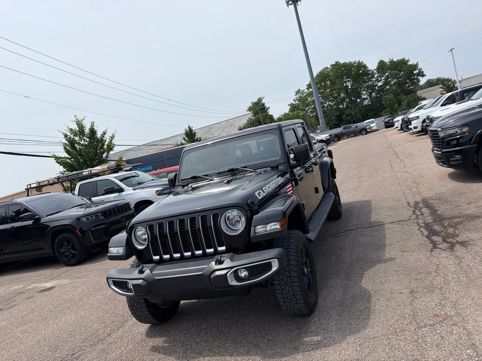 2020 Jeep Gladiator Overland — photo 1 of 20