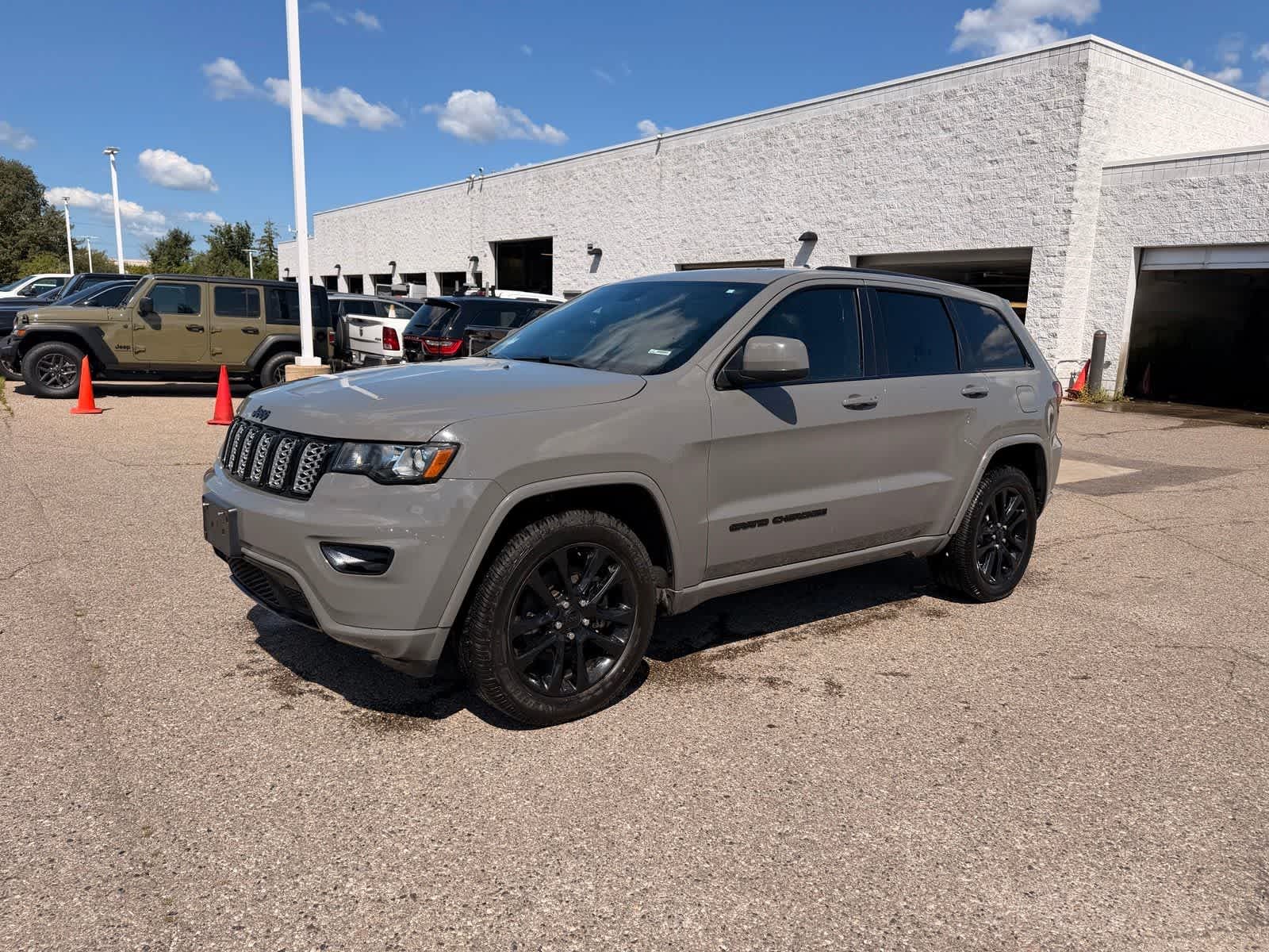 2021 Jeep Grand Cherokee Laredo X — photo 1 of 32