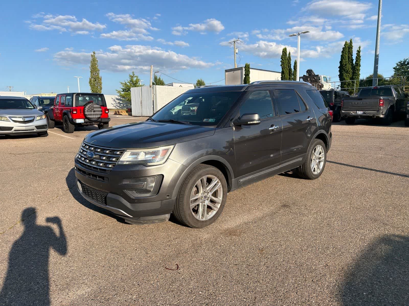 2016 Ford Explorer Limited — photo 1 of 28