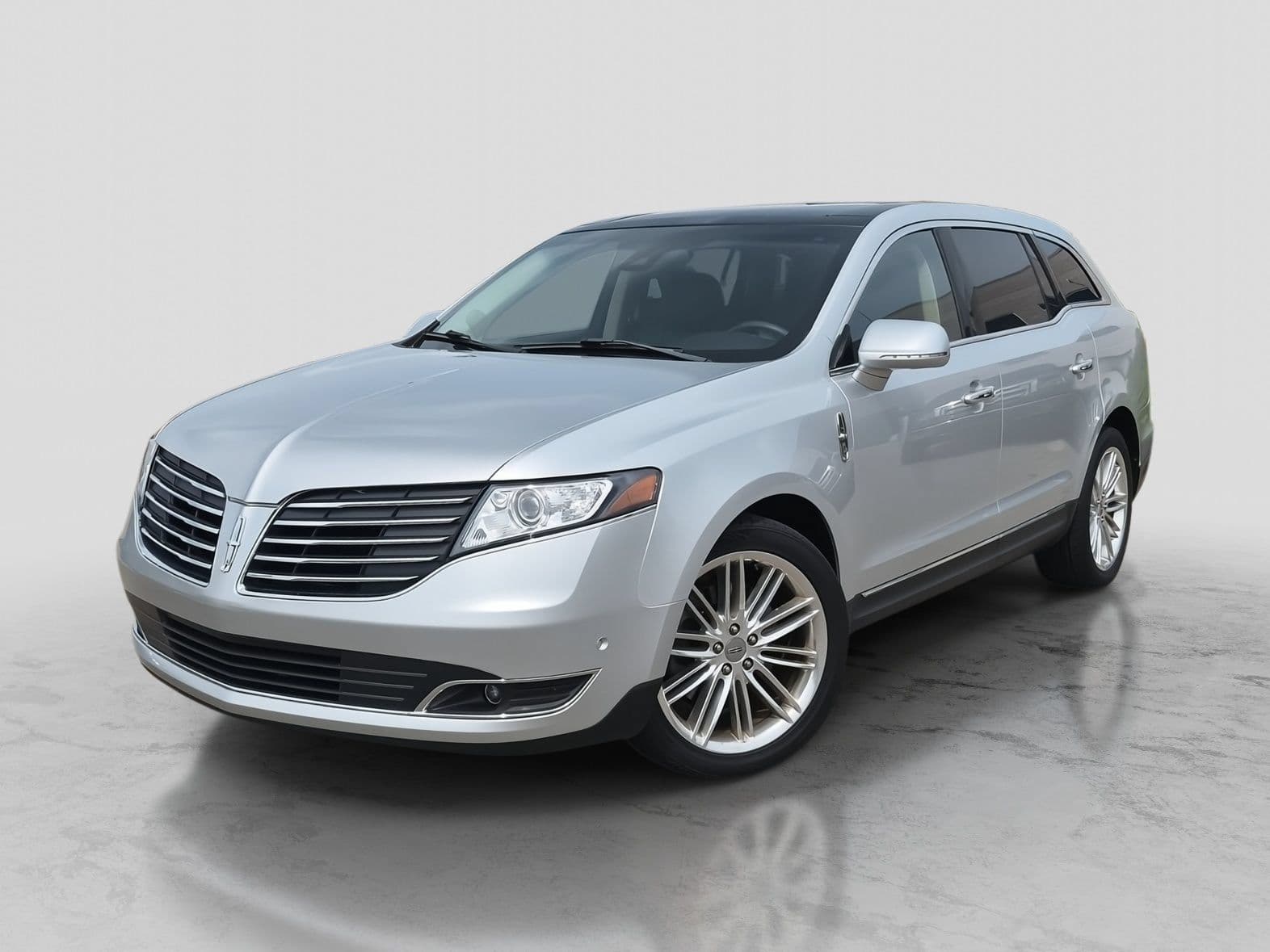 2019 Lincoln MKT Standard — photo 1 of 38