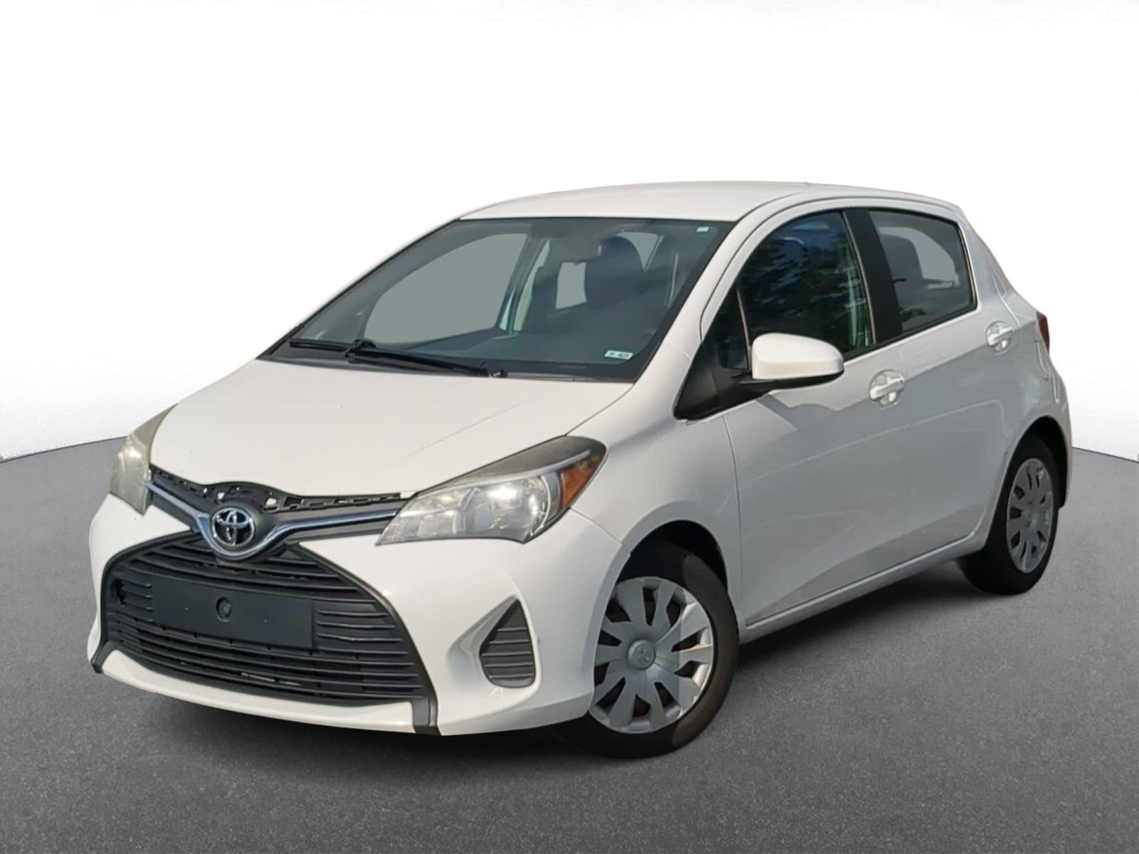 2016 Toyota Yaris LE — photo 1 of 31