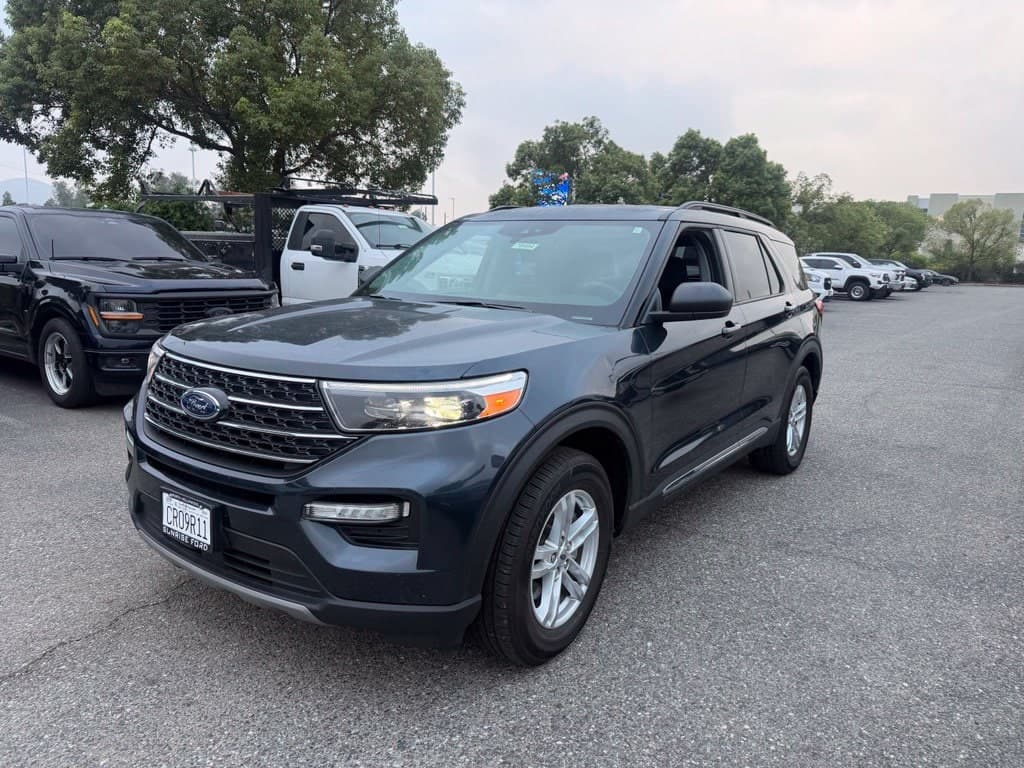 2023 Ford Explorer XLT — photo 1 of 5
