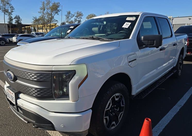 2022 Ford F-150 Lightning Base — photo 1 of 6