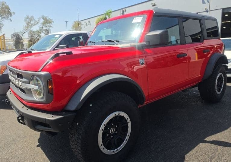 2023 Ford Bronco Base — photo 1 of 5