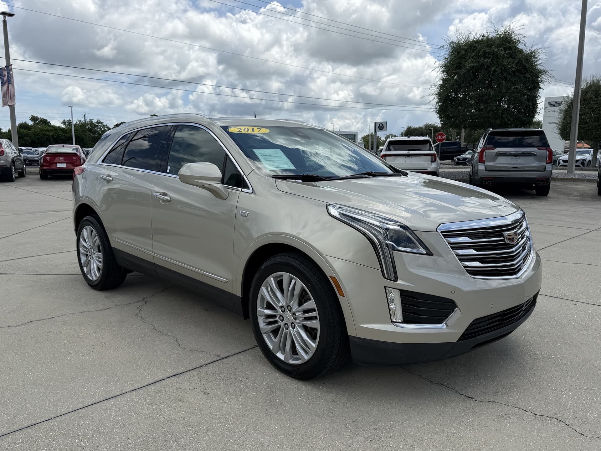 2017 Cadillac XT5 Premium Luxury FWD — photo 1 of 34